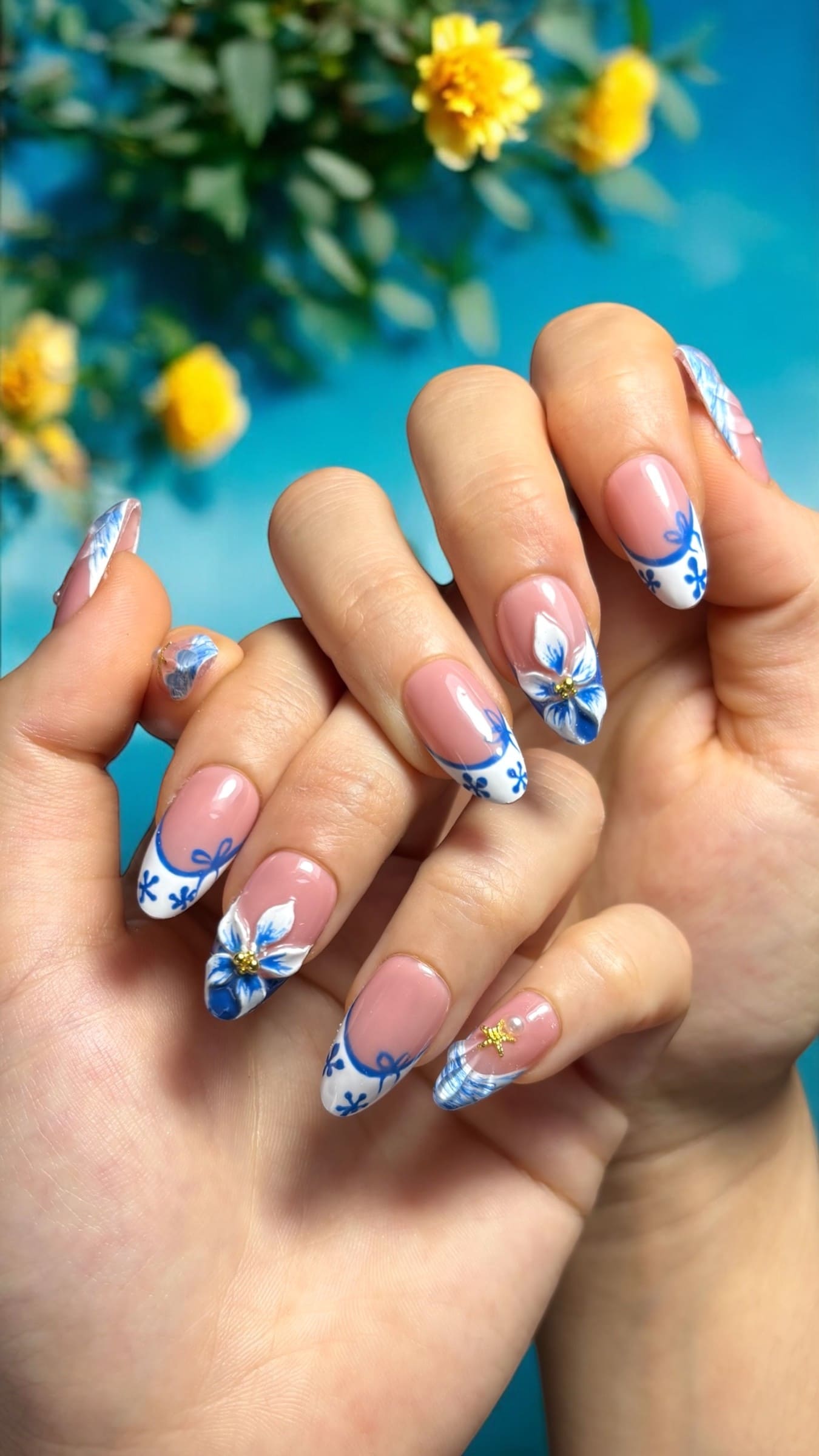 press on nails faux ongles réutilisables faits main french bleu blanche nail art fleurs bleu 3Det motifs bleu 