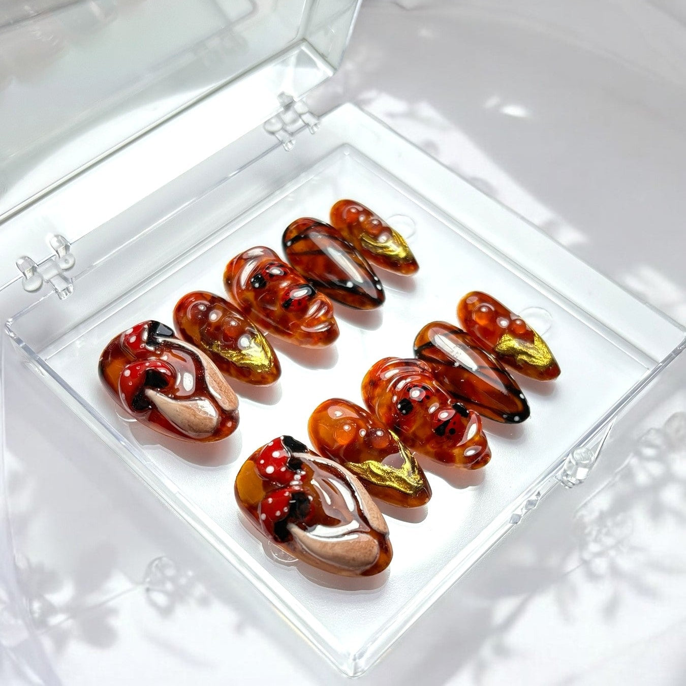 press on nails faits main réutilisables 3D marron dorée champignon papillon féérique automne