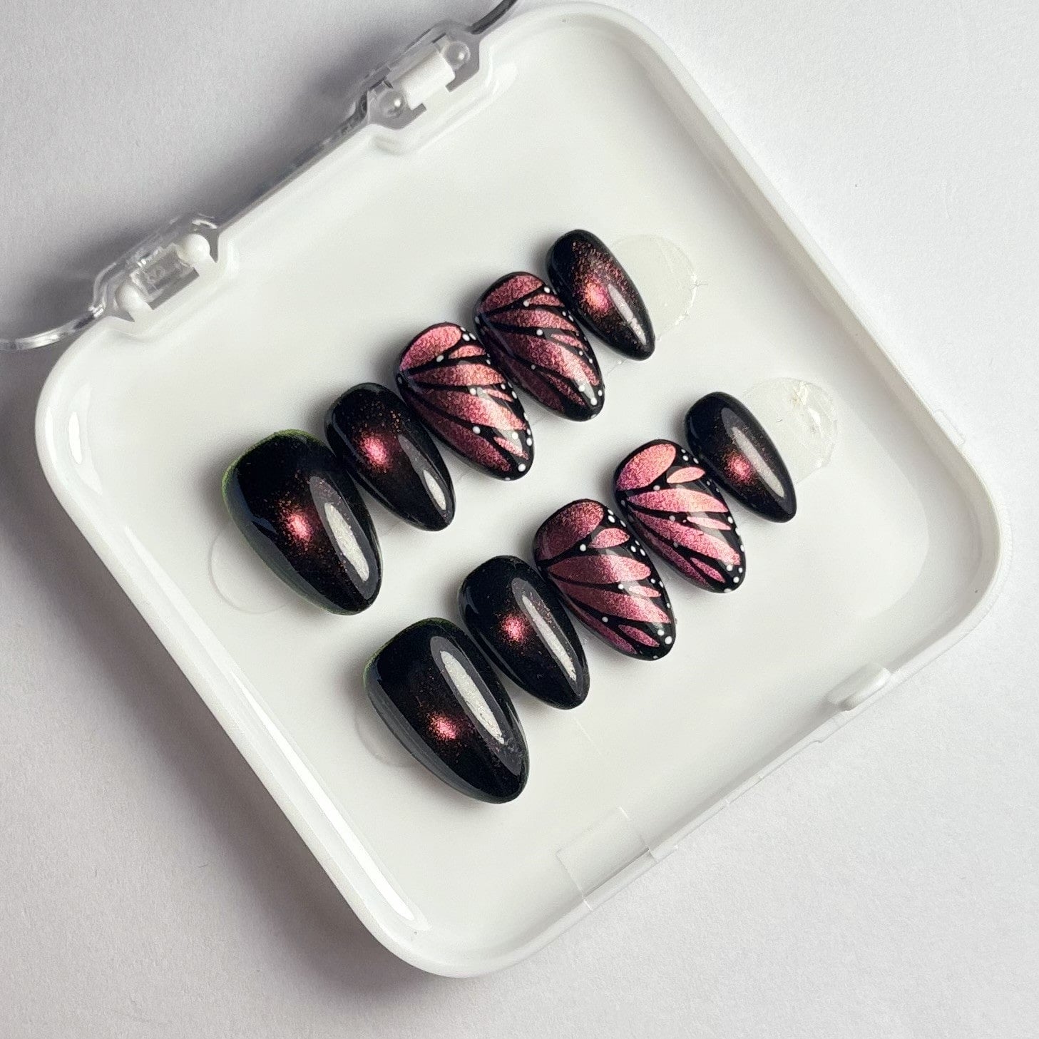 press on nails faits main réutilisables féérique papillon effet magique violet noir rose 