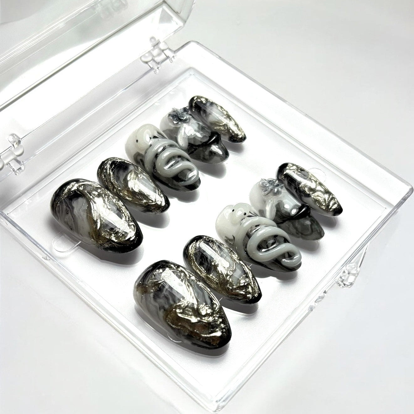 faux ongles réutilisables faits main noir argeté serpent 3D nail art ying et yeang koréen dark