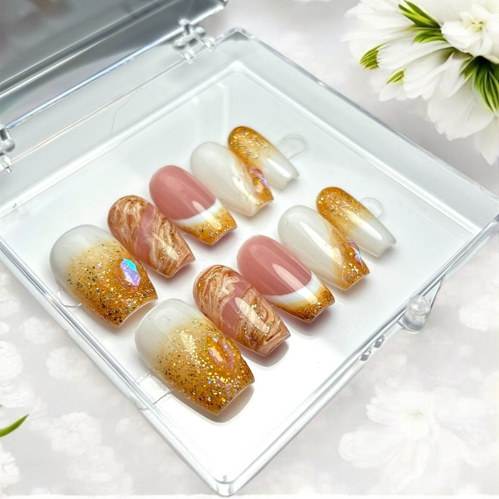 press on nails faits main réutilisables blanc laiteux nude french doré pailletés 