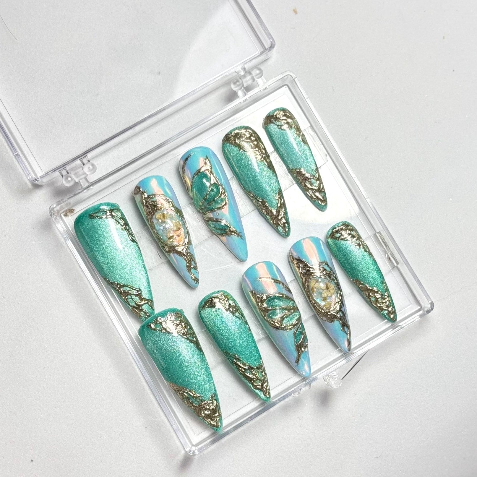 press on nails faits mains féérique bleu turquoise argenté fleurs sécher et silver chrom