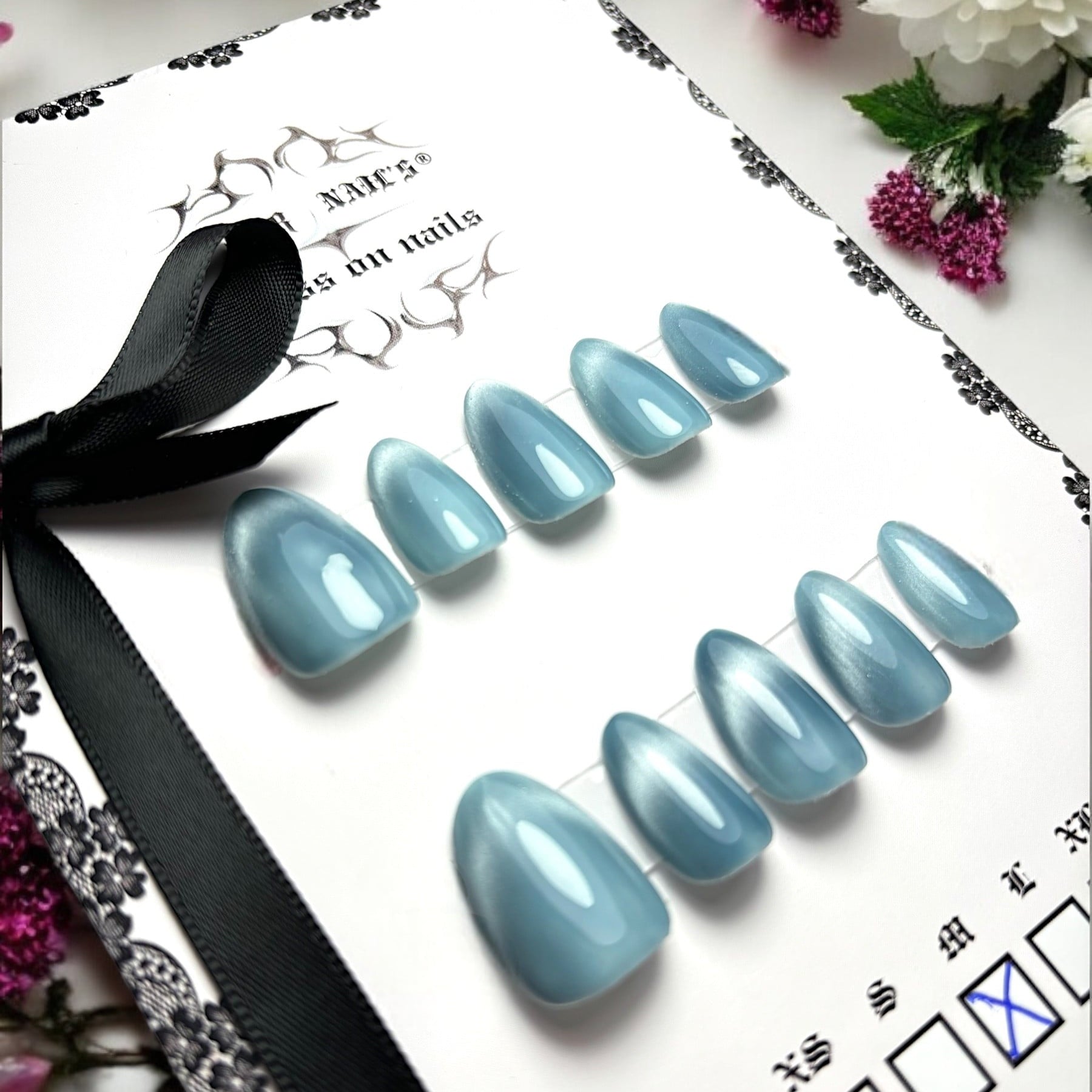 press on nails réutilisables faits main bleu cat eyes 