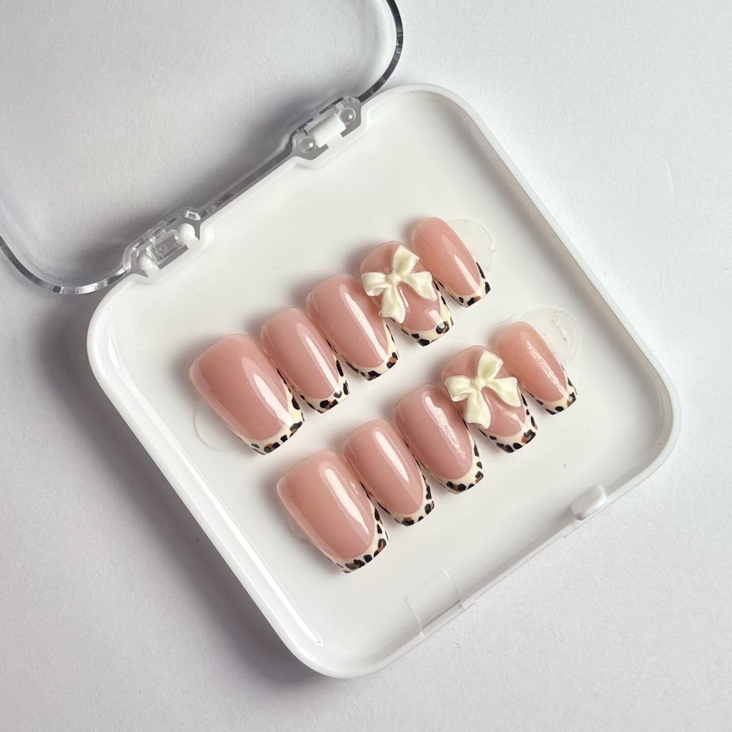 press on nails faits main réutilisables french manucure léopard noeud papillon