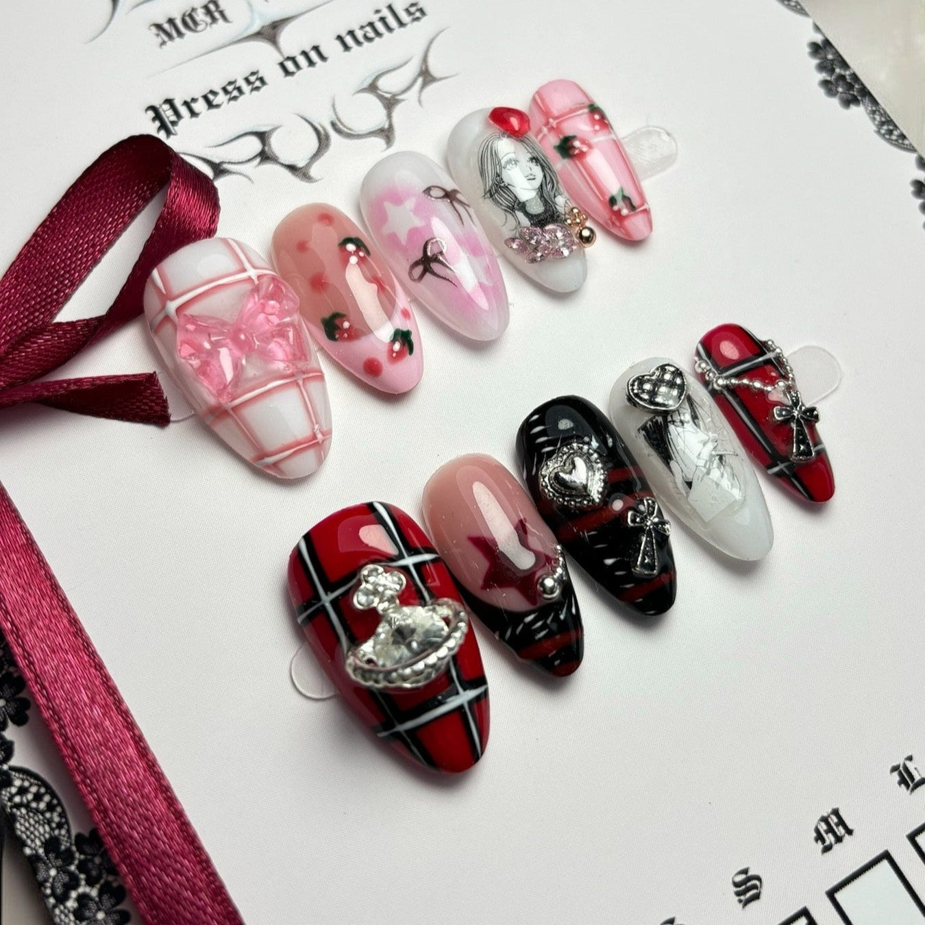 press on nails faits main réutilisables inspiré du manga Nana rouge noir rock et rose kawaii fraise 