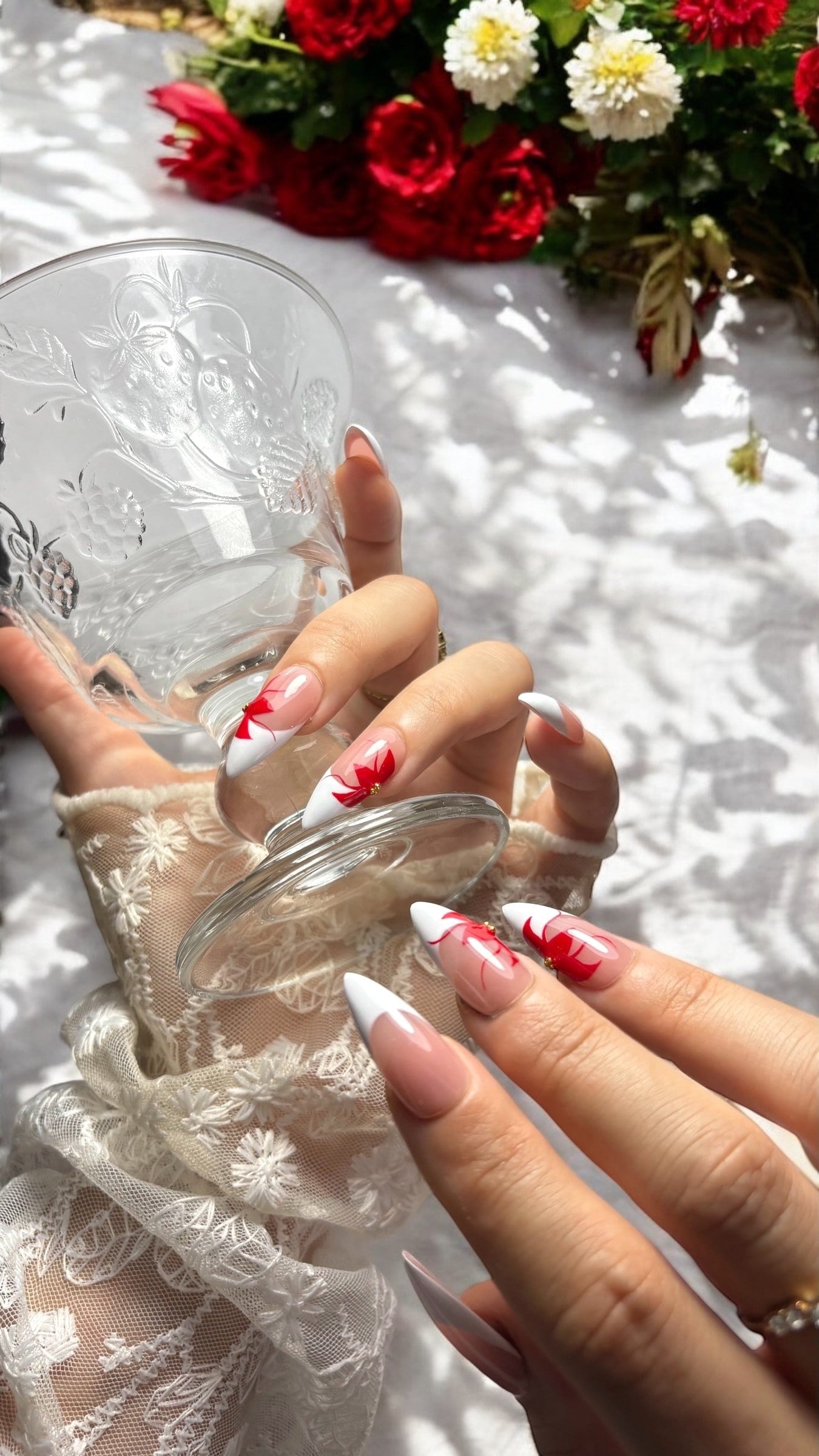 press on nails faits main réutilisables french fleurs rouge intense perle dorée