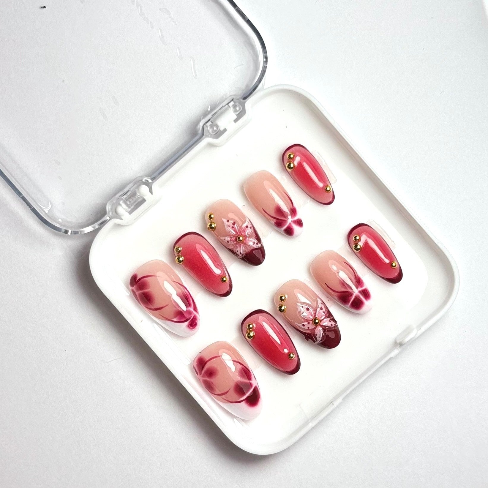 press on nails rouge fleurs 3D t french blanc perle doré