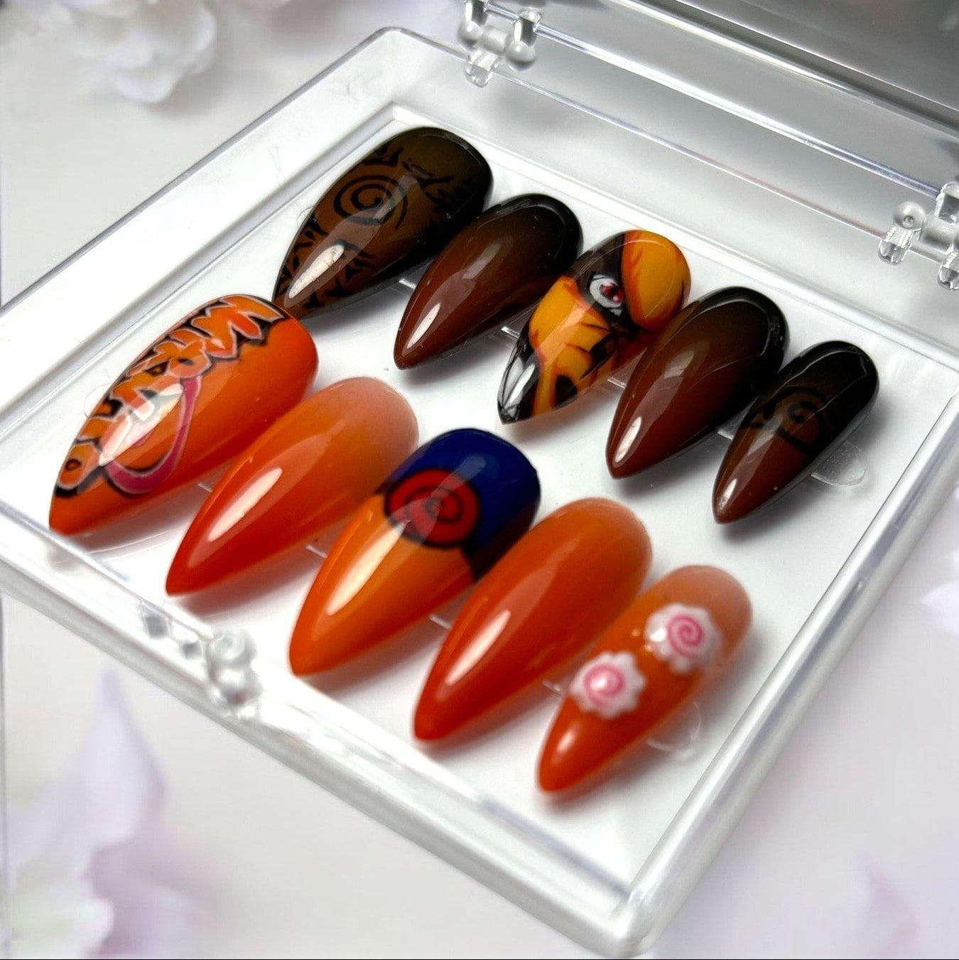 press on nails réutilisables faits main inspiré du manga naruto vs kurama ongles orange avec nail art bleu nuit rouge et des naruto